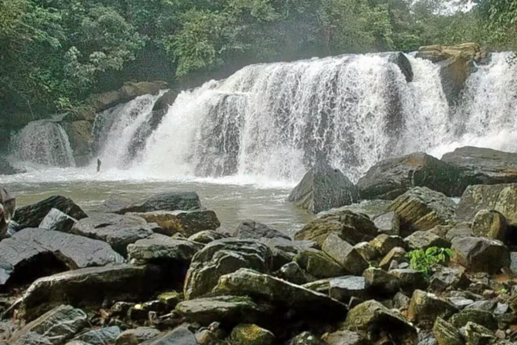 Hadlu Waterfalls